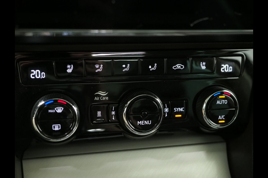 Škoda Superb Combi 1.4 TSI iV Laurin & Klement | Panoramadak | Trekhaak | Canton | Massage | Keyless | Adaptive Cruise
