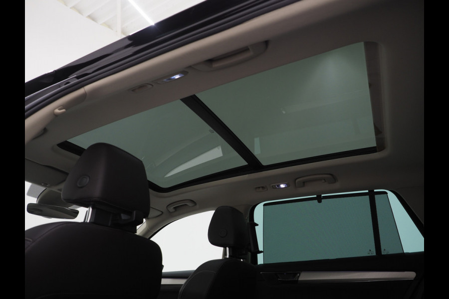 Škoda Superb Combi 1.4 TSI iV Laurin & Klement | Panoramadak | Trekhaak | Canton | Massage | Keyless | Adaptive Cruise