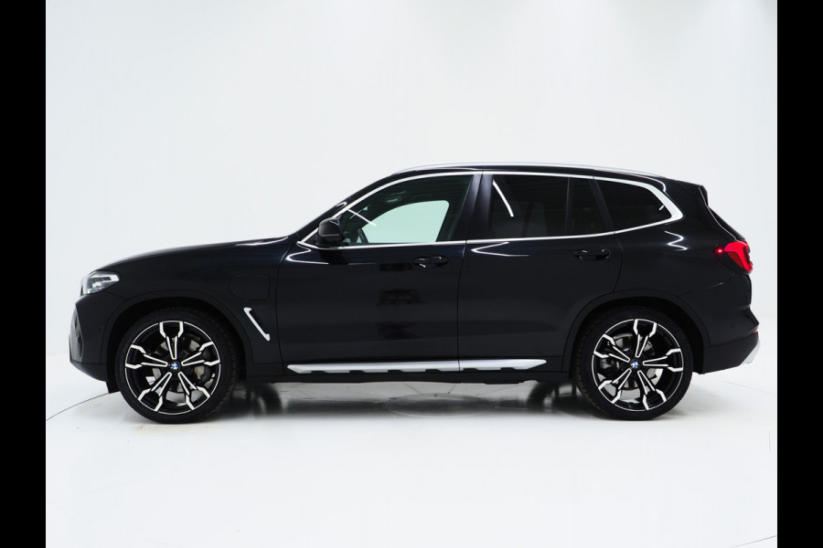 BMW X3 xDrive30e LCI 292PK | Leder | Sportstoelen | Zwarte Hemel | Camera | DAB | Carplay
