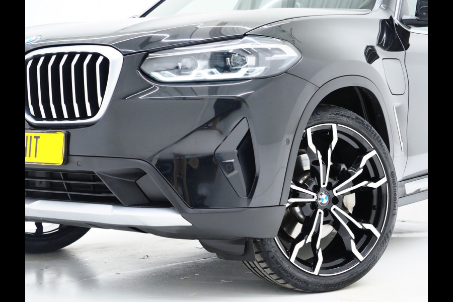 BMW X3 xDrive30e LCI 292PK | Leder | Sportstoelen | Zwarte Hemel | Camera | DAB | Carplay