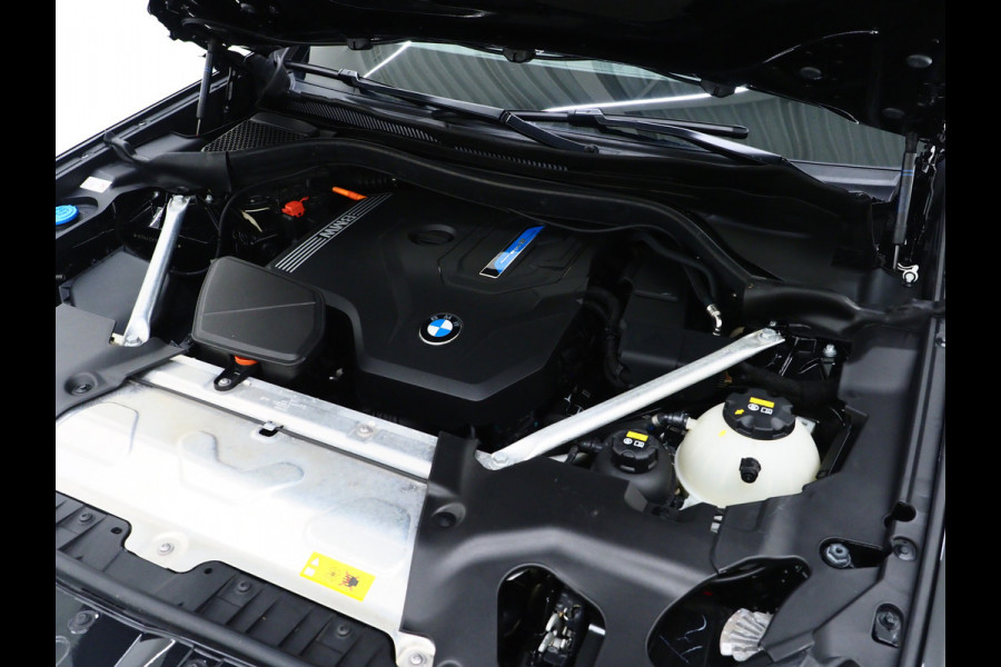 BMW X3 xDrive30e LCI 292PK | Leder | Sportstoelen | Zwarte Hemel | Camera | DAB | Carplay