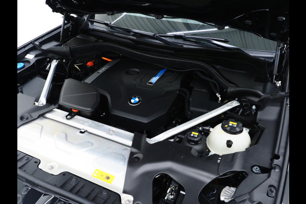 BMW X3 xDrive30e LCI 292PK | Leder | Sportstoelen | Zwarte Hemel | Camera | DAB | Carplay