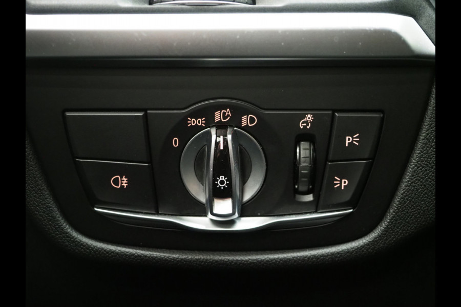 BMW X3 xDrive30e LCI 292PK | Leder | Sportstoelen | Zwarte Hemel | Camera | DAB | Carplay