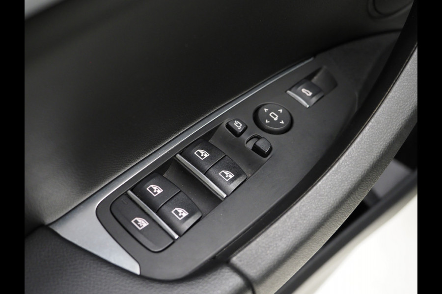 BMW X3 xDrive30e LCI 292PK | Leder | Sportstoelen | Zwarte Hemel | Camera | DAB | Carplay