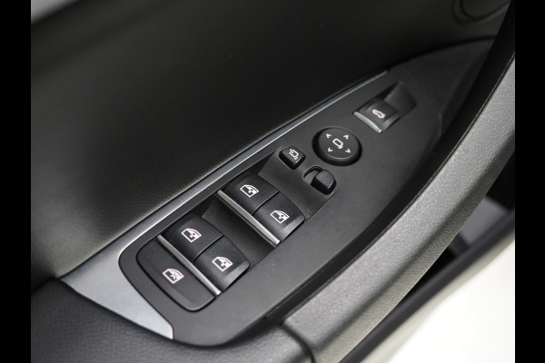 BMW X3 xDrive30e LCI 292PK | Leder | Sportstoelen | Zwarte Hemel | Camera | DAB | Carplay