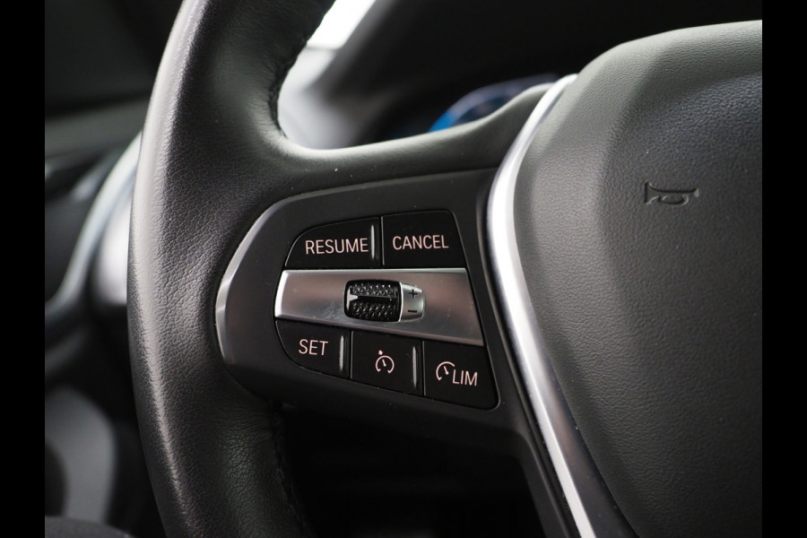 BMW X3 xDrive30e LCI 292PK | Leder | Sportstoelen | Zwarte Hemel | Camera | DAB | Carplay