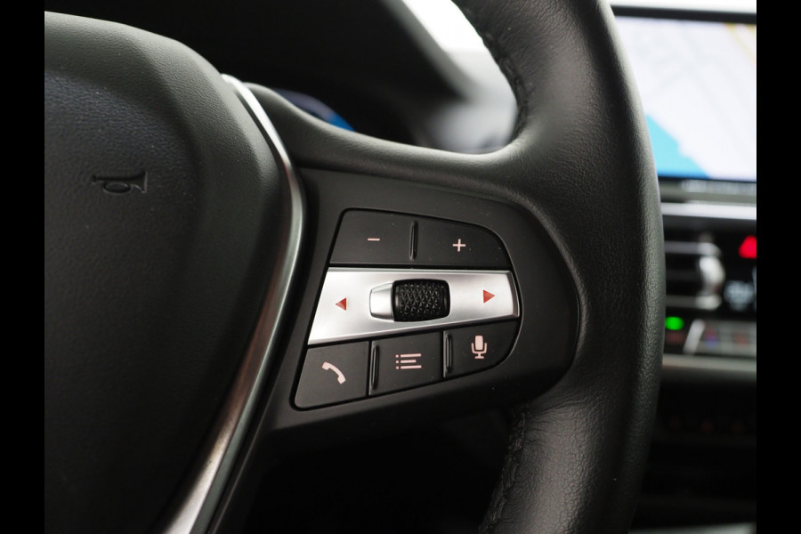 BMW X3 xDrive30e LCI 292PK | Leder | Sportstoelen | Zwarte Hemel | Camera | DAB | Carplay