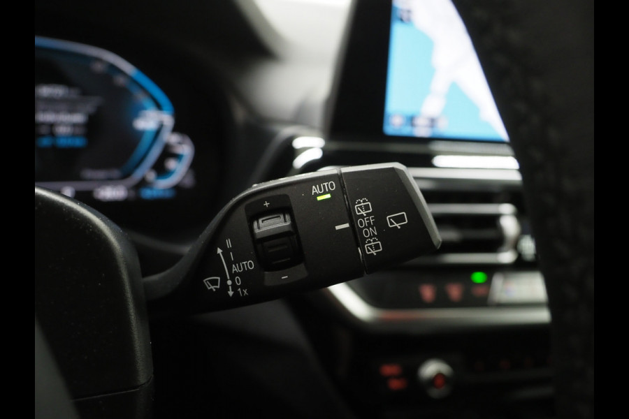 BMW X3 xDrive30e LCI 292PK | Leder | Sportstoelen | Zwarte Hemel | Camera | DAB | Carplay