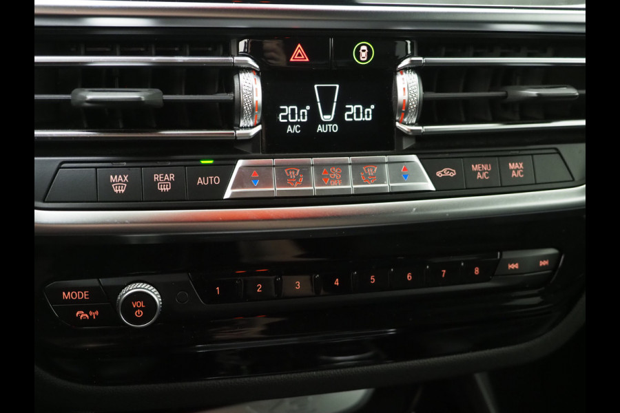 BMW X3 xDrive30e LCI 292PK | Leder | Sportstoelen | Zwarte Hemel | Camera | DAB | Carplay