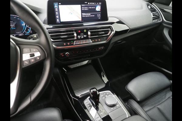 BMW X3 xDrive30e LCI 292PK | Leder | Sportstoelen | Zwarte Hemel | Camera | DAB | Carplay