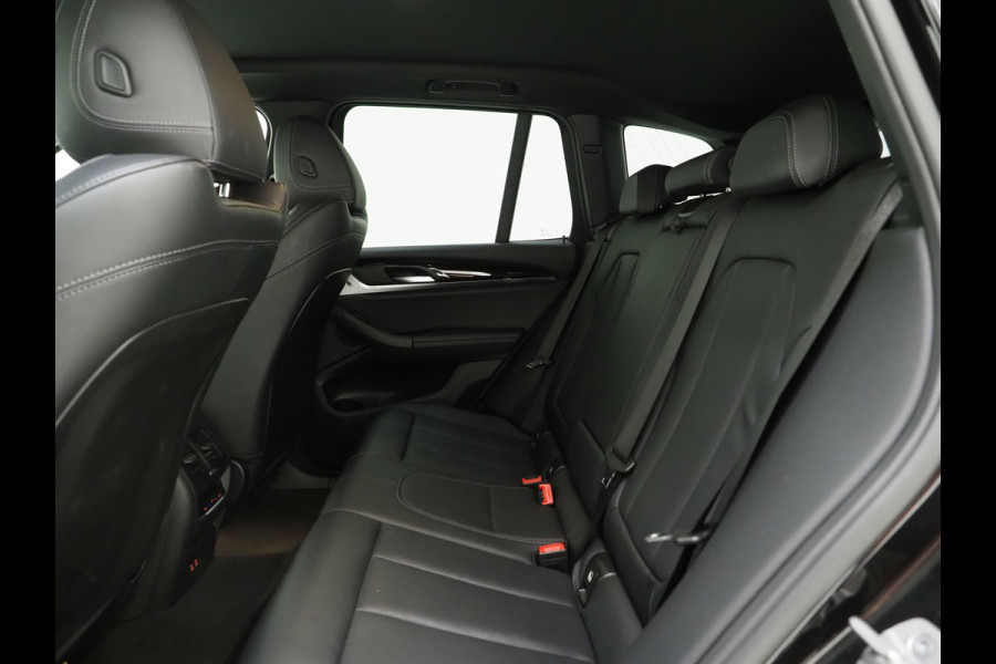 BMW X3 xDrive30e LCI 292PK | Leder | Sportstoelen | Zwarte Hemel | Camera | DAB | Carplay