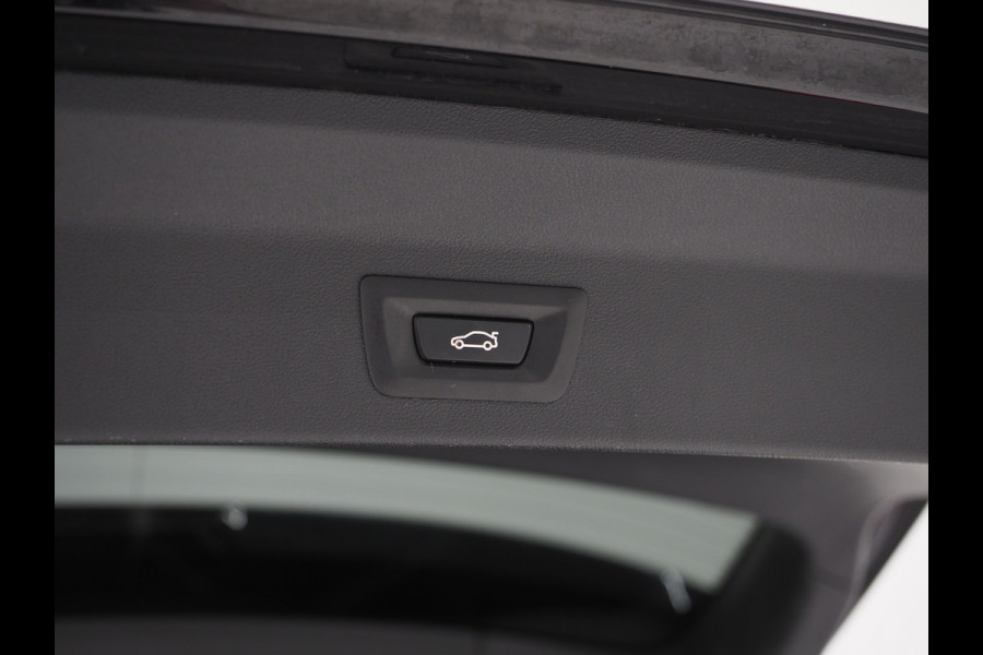 BMW X3 xDrive30e LCI 292PK | Leder | Sportstoelen | Zwarte Hemel | Camera | DAB | Carplay
