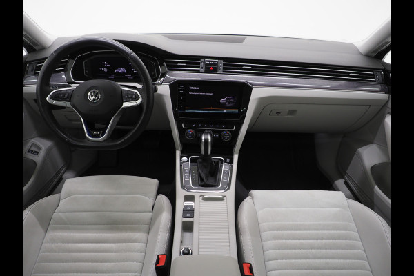 Volkswagen Passat Variant 1.4 TSI PHEV GTE R-Line | Panoramadak | Trehaak | Dynaudio | Massage | 360 | Head Up | Keyless