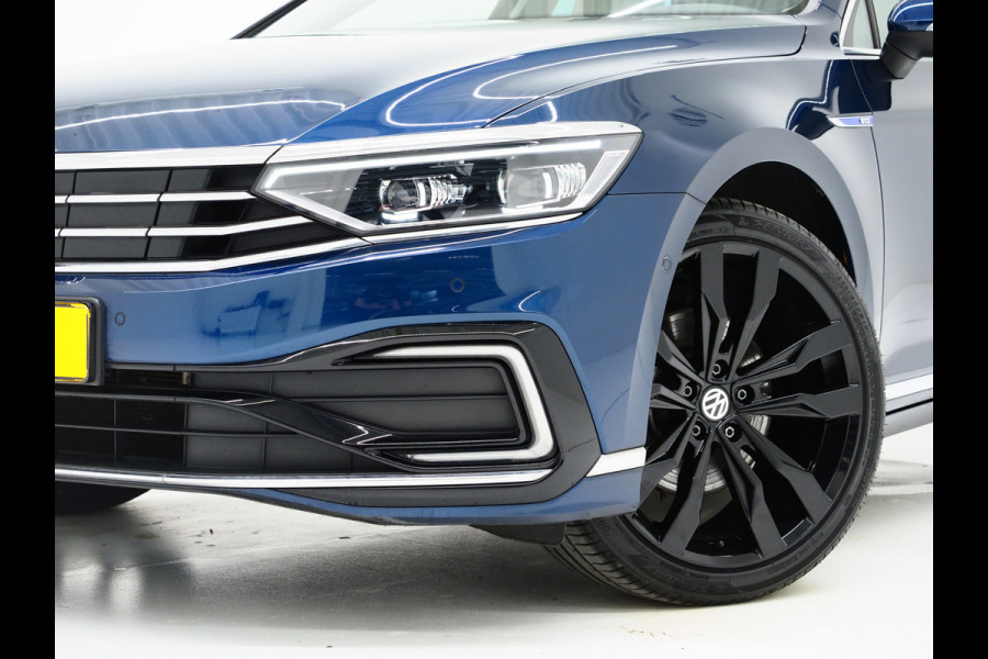 Volkswagen Passat Variant 1.4 TSI PHEV GTE R-Line | Panoramadak | Trehaak | Dynaudio | Massage | 360 | Head Up | Keyless