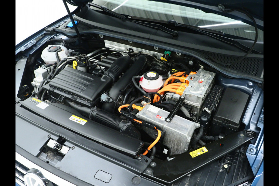 Volkswagen Passat Variant 1.4 TSI PHEV GTE R-Line | Panoramadak | Trehaak | Dynaudio | Massage | 360 | Head Up | Keyless