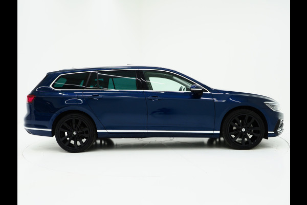 Volkswagen Passat Variant 1.4 TSI PHEV GTE R-Line | Panoramadak | Trehaak | Dynaudio | Massage | 360 | Head Up | Keyless