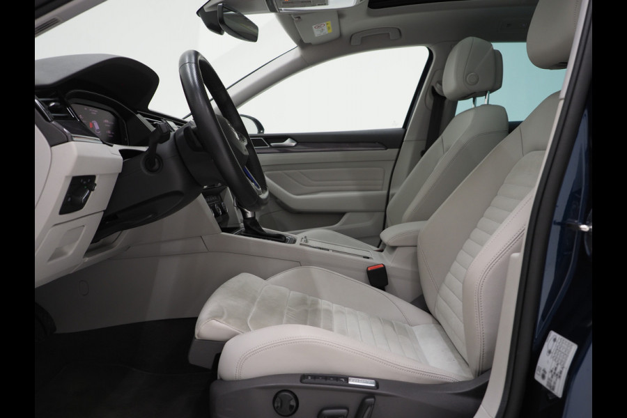 Volkswagen Passat Variant 1.4 TSI PHEV GTE R-Line | Panoramadak | Trehaak | Dynaudio | Massage | 360 | Head Up | Keyless