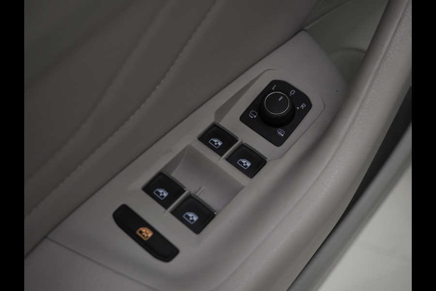 Volkswagen Passat Variant 1.4 TSI PHEV GTE R-Line | Panoramadak | Trehaak | Dynaudio | Massage | 360 | Head Up | Keyless