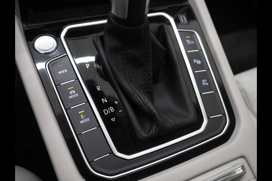 Volkswagen Passat Variant 1.4 TSI PHEV GTE R-Line | Panoramadak | Trehaak | Dynaudio | Massage | 360 | Head Up | Keyless