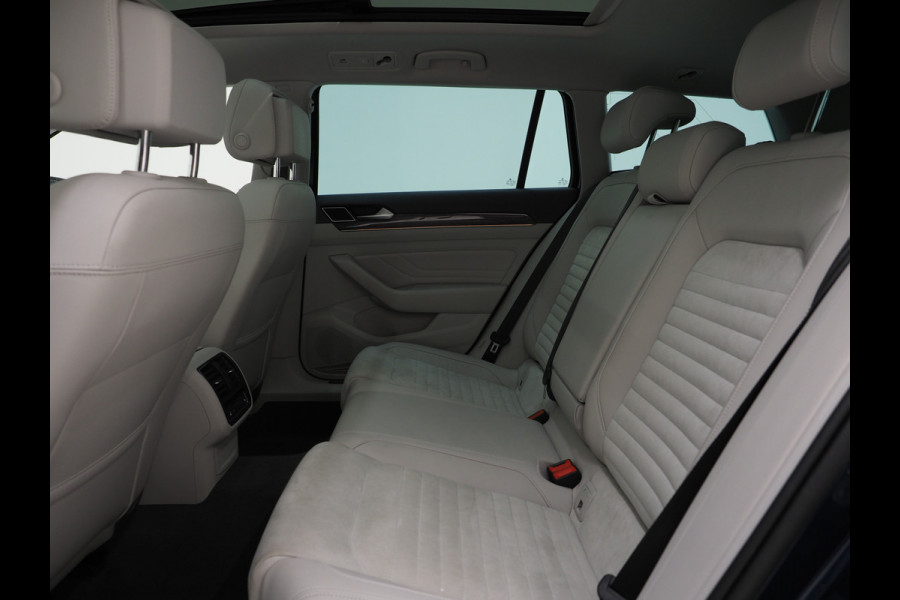 Volkswagen Passat Variant 1.4 TSI PHEV GTE R-Line | Panoramadak | Trehaak | Dynaudio | Massage | 360 | Head Up | Keyless