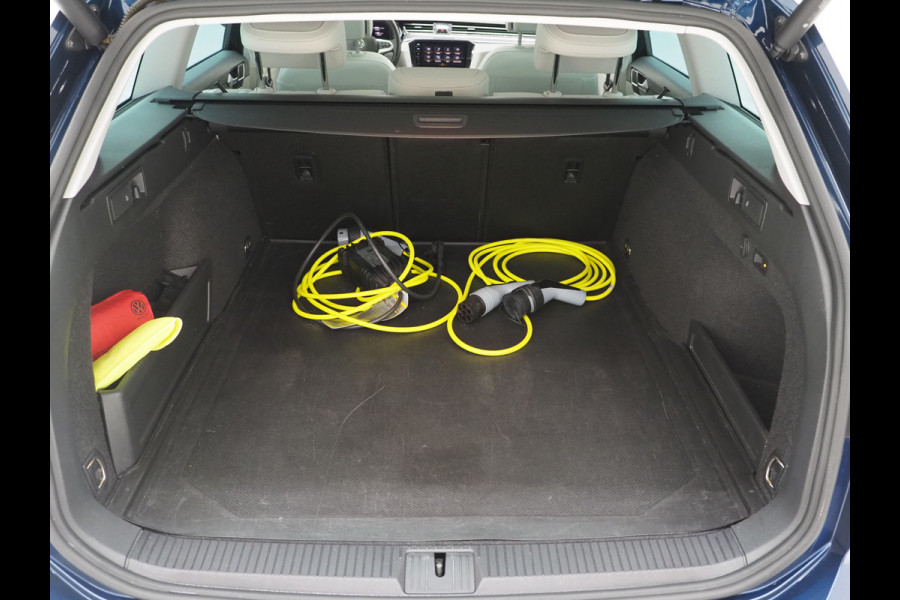 Volkswagen Passat Variant 1.4 TSI PHEV GTE R-Line | Panoramadak | Trehaak | Dynaudio | Massage | 360 | Head Up | Keyless