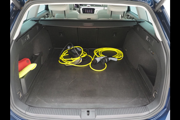 Volkswagen Passat Variant 1.4 TSI PHEV GTE R-Line | Panoramadak | Trehaak | Dynaudio | Massage | 360 | Head Up | Keyless