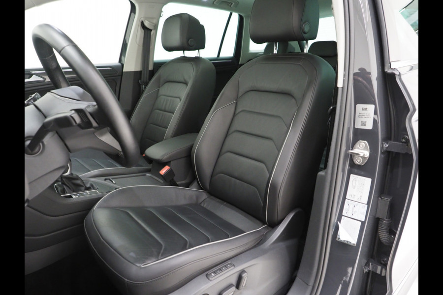 Volkswagen Tiguan 1.4 TSI eHybrid Elegance Exclusive | Panoramadak | Trekhaak | Leder | 360 | Adaptive Cruise | Keyless | Carplay