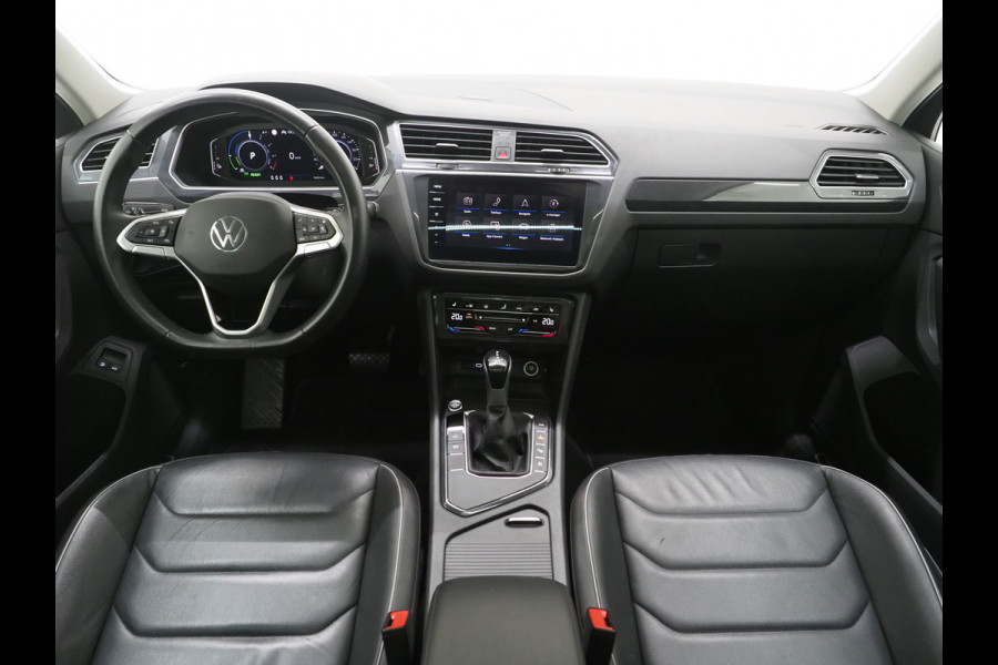 Volkswagen Tiguan 1.4 TSI eHybrid Elegance Exclusive | Panoramadak | Trekhaak | Leder | 360 | Adaptive Cruise | Keyless | Carplay