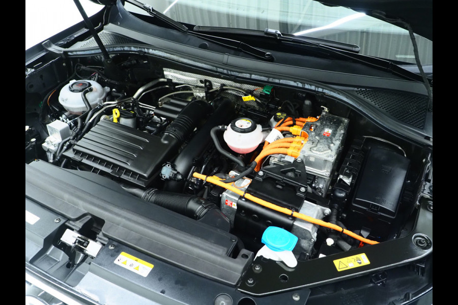 Volkswagen Tiguan 1.4 TSI eHybrid Elegance Exclusive | Panoramadak | Trekhaak | Leder | 360 | Adaptive Cruise | Keyless | Carplay