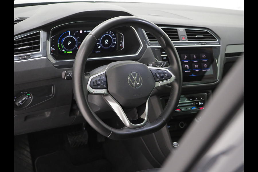 Volkswagen Tiguan 1.4 TSI eHybrid Elegance Exclusive | Panoramadak | Trekhaak | Leder | 360 | Adaptive Cruise | Keyless | Carplay