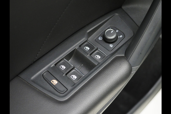 Volkswagen Tiguan 1.4 TSI eHybrid Elegance Exclusive | Panoramadak | Trekhaak | Leder | 360 | Adaptive Cruise | Keyless | Carplay
