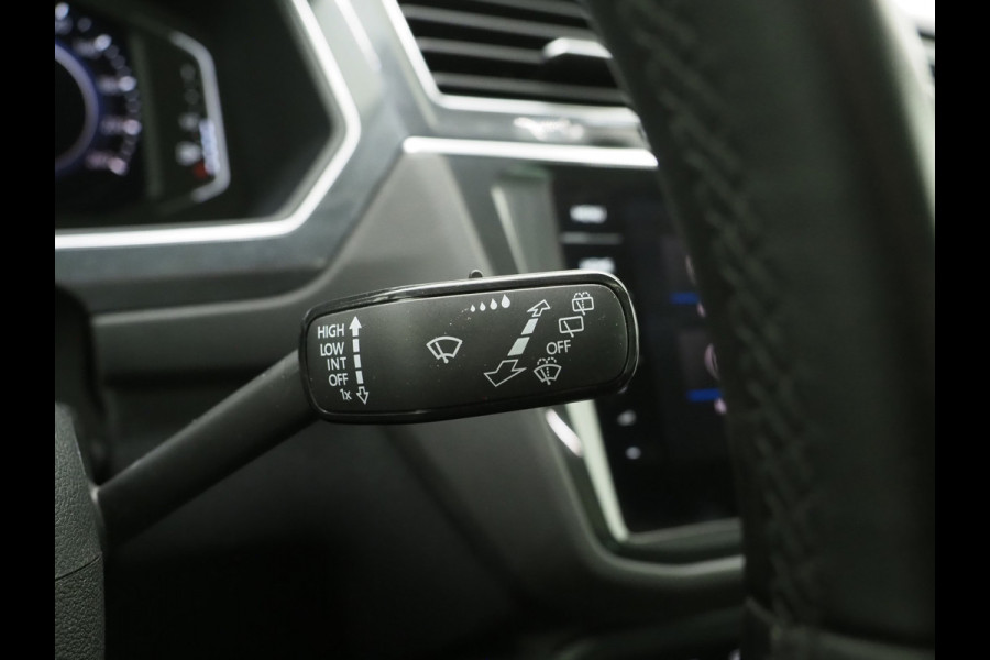 Volkswagen Tiguan 1.4 TSI eHybrid Elegance Exclusive | Panoramadak | Trekhaak | Leder | 360 | Adaptive Cruise | Keyless | Carplay