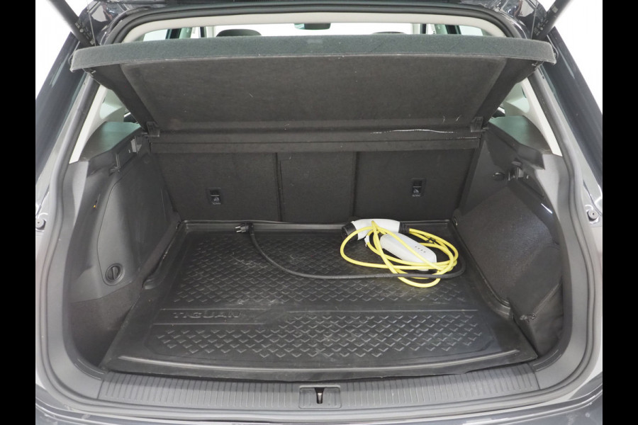 Volkswagen Tiguan 1.4 TSI eHybrid Elegance Exclusive | Panoramadak | Trekhaak | Leder | 360 | Adaptive Cruise | Keyless | Carplay