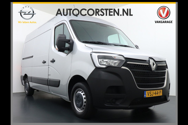 Renault Master T35 2.3dCi 135 L2H2 Apple Carplay/Android Auto Euro 6 Trekhaak Navi Airco 3-Persoons Pdc Led DAB Regen-Lichtsensor Betonplex Vloer Lat om Lat  Wandbetimmering Schuifdeur 1e Eigenaar Euro 6 Facelift Model 2.500KG Trekgewicht