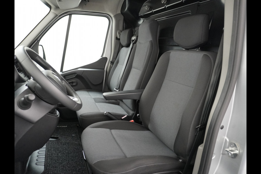Renault Master T35 2.3dCi 135 L2H2 Apple Carplay/Android Auto Euro 6 Trekhaak Navi Airco 3-Persoons Pdc Led DAB Regen-Lichtsensor Betonplex Vloer Lat om Lat  Wandbetimmering Schuifdeur 1e Eigenaar Euro 6 Facelift Model 2.500KG Trekgewicht