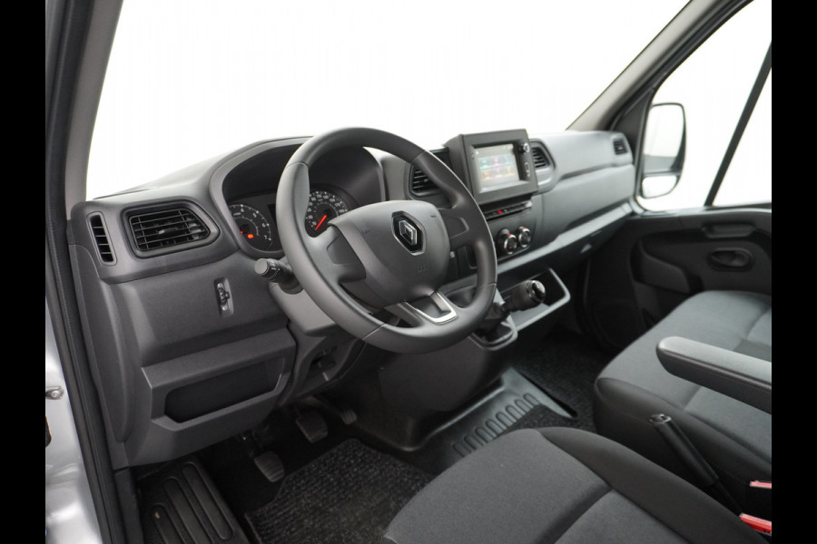 Renault Master T35 2.3dCi 135 L2H2 Apple Carplay/Android Auto Euro 6 Trekhaak Navi Airco 3-Persoons Pdc Led DAB Regen-Lichtsensor Betonplex Vloer Lat om Lat  Wandbetimmering Schuifdeur 1e Eigenaar Euro 6 Facelift Model 2.500KG Trekgewicht