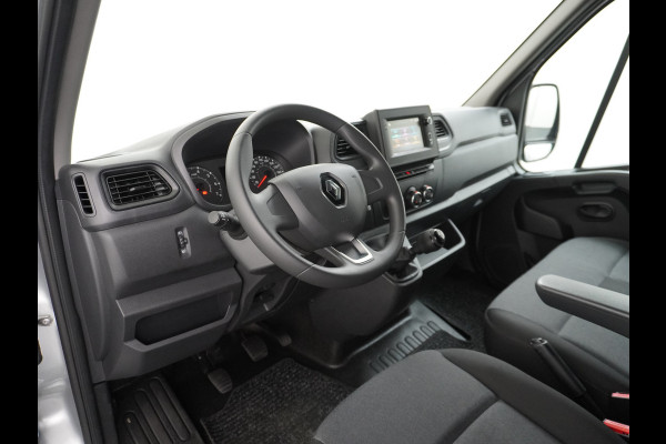Renault Master T35 2.3dCi 135 L2H2 Apple Carplay/Android Auto Euro 6 Trekhaak Navi Airco 3-Persoons Pdc Led DAB Regen-Lichtsensor Betonplex Vloer Lat om Lat  Wandbetimmering Schuifdeur 1e Eigenaar Euro 6 Facelift Model 2.500KG Trekgewicht