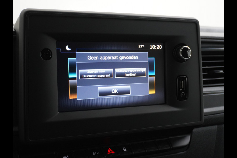 Renault Master T35 2.3dCi 135 L2H2 Apple Carplay/Android Auto Euro 6 Trekhaak Navi Airco 3-Persoons Pdc Led DAB Regen-Lichtsensor Betonplex Vloer Lat om Lat  Wandbetimmering Schuifdeur 1e Eigenaar Euro 6 Facelift Model 2.500KG Trekgewicht