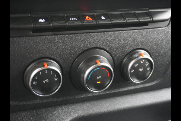 Renault Master T35 2.3dCi 135 L2H2 Apple Carplay/Android Auto Euro 6 Trekhaak Navi Airco 3-Persoons Pdc Led DAB Regen-Lichtsensor Betonplex Vloer Lat om Lat  Wandbetimmering Schuifdeur 1e Eigenaar Euro 6 Facelift Model 2.500KG Trekgewicht