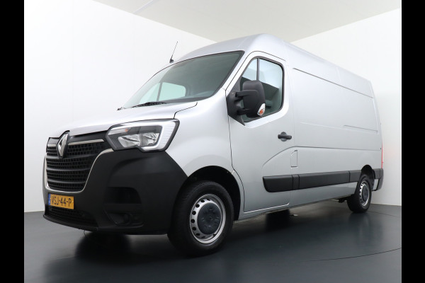 Renault Master T35 2.3dCi 135 L2H2 Apple Carplay/Android Auto Euro 6 Trekhaak Navi Airco 3-Persoons Pdc Led DAB Regen-Lichtsensor Betonplex Vloer Lat om Lat  Wandbetimmering Schuifdeur 1e Eigenaar Euro 6 Facelift Model 2.500KG Trekgewicht