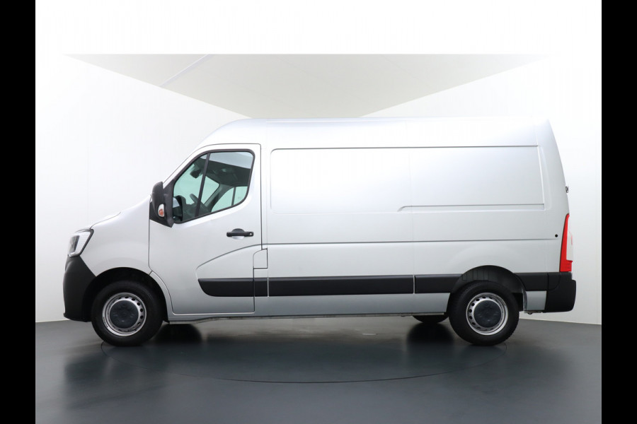Renault Master T35 2.3dCi 135 L2H2 Apple Carplay/Android Auto Euro 6 Trekhaak Navi Airco 3-Persoons Pdc Led DAB Regen-Lichtsensor Betonplex Vloer Lat om Lat  Wandbetimmering Schuifdeur 1e Eigenaar Euro 6 Facelift Model 2.500KG Trekgewicht