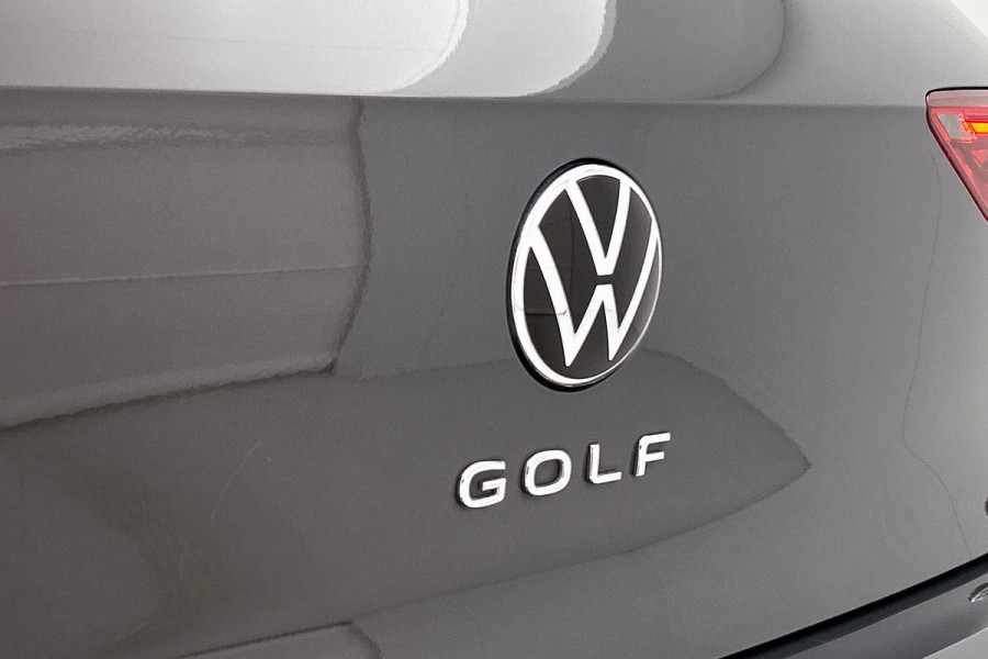 Volkswagen Golf 1.0 eTSI Life Business Automaat (SFEERVERLICHTING, STOELVERWARMING, MASSAGE STOEL, LED, PARKEERSENSOREN)