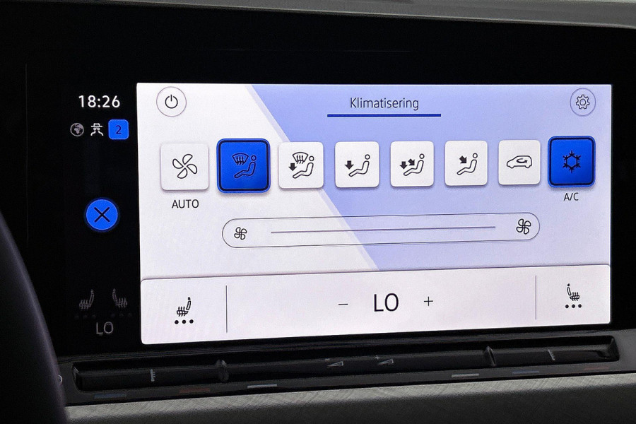 Volkswagen Golf 1.0 eTSI Life Business Automaat (SFEERVERLICHTING, STOELVERWARMING, MASSAGE STOEL, LED, PARKEERSENSOREN)