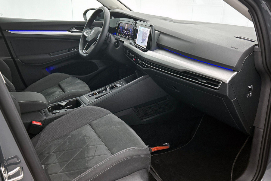 Volkswagen Golf 1.0 eTSI Life Business Automaat (SFEERVERLICHTING, STOELVERWARMING, MASSAGE STOEL, LED, PARKEERSENSOREN)