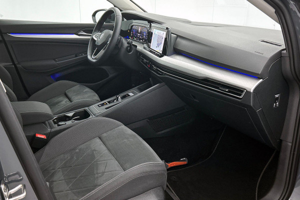 Volkswagen Golf 1.0 eTSI Life Business Automaat (SFEERVERLICHTING, STOELVERWARMING, MASSAGE STOEL, LED, PARKEERSENSOREN)