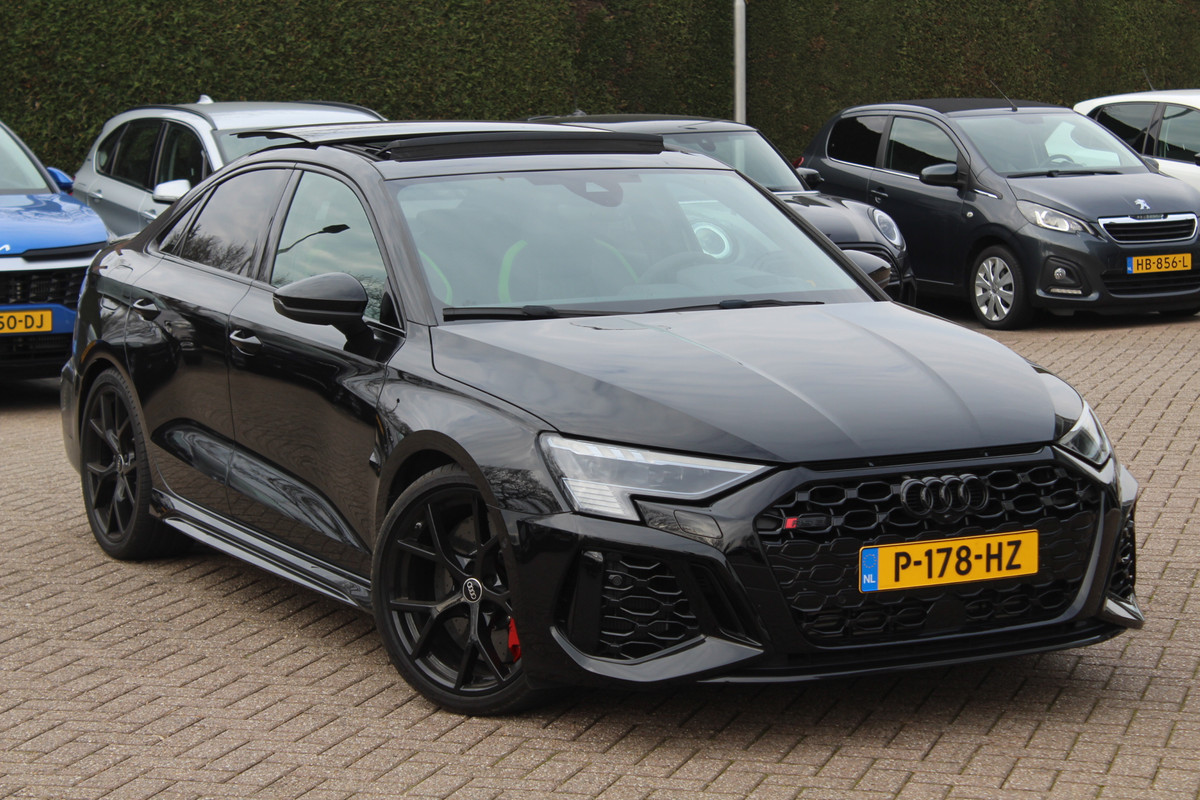 Audi RS3 Limousine 2.5 TFSI quattro / Verlengd Garantie / Milltek / Keramisch / Panoramadak / Camera / Head-up / B&O / Matrix LED / ACC / Leder Audi RS3 Limousine 2.5 TFSI quattro / Verlengd Garantie / Milltek / Keramisch / Panoramadak / Camera / Head-up / B&O / Matrix LED / ACC / Leder