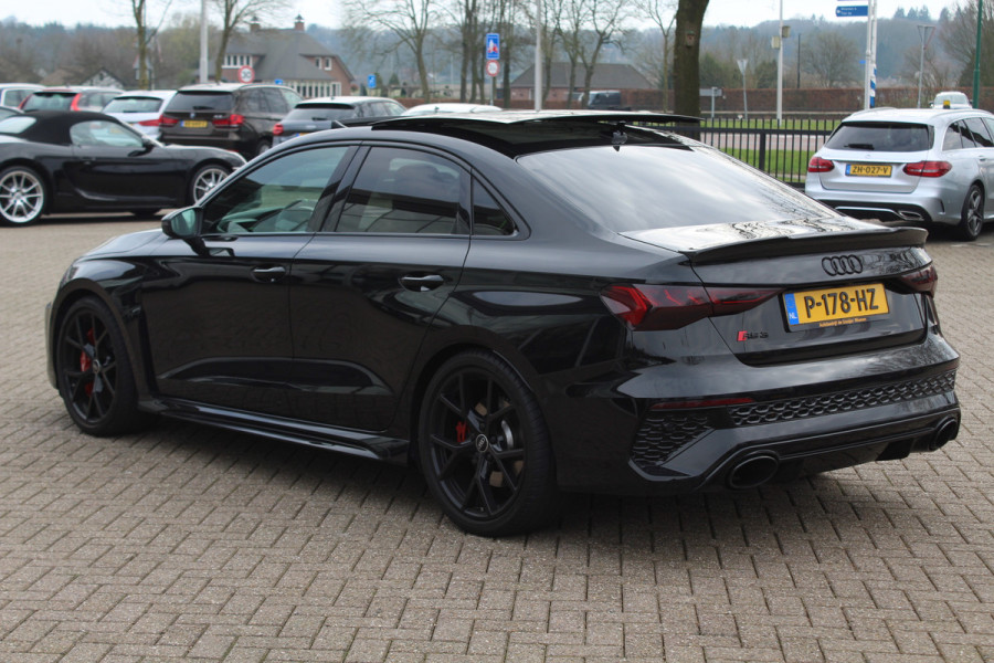 Audi RS3 Limousine 2.5 TFSI quattro / Verlengd Garantie / Milltek / Keramisch / Panoramadak / Camera / Head-up / B&O / Matrix LED / ACC / Leder