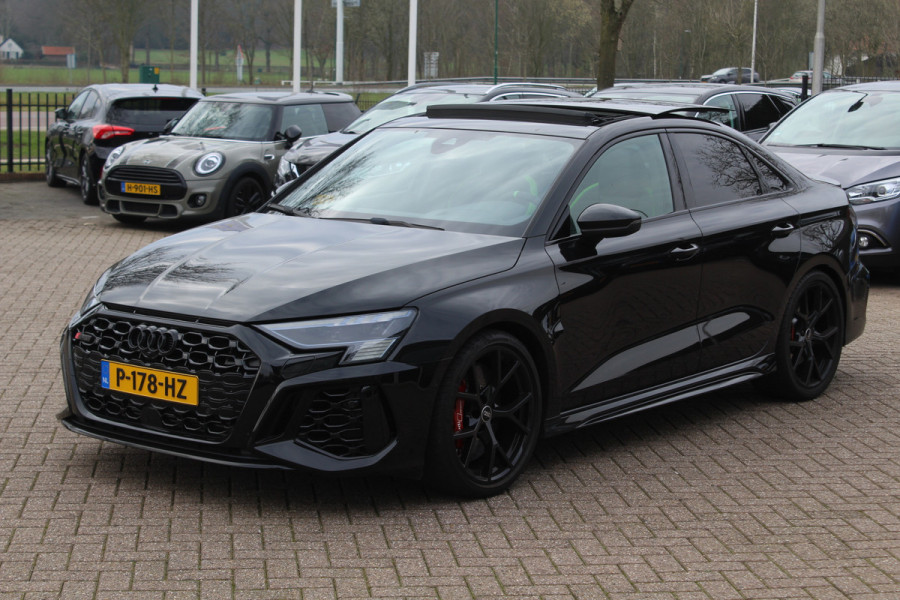 Audi RS3 Limousine 2.5 TFSI quattro / Verlengd Garantie / Milltek / Keramisch / Panoramadak / Camera / Head-up / B&O / Matrix LED / ACC / Leder