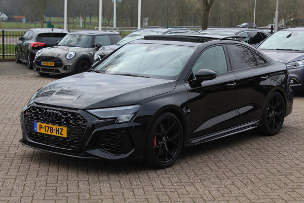 Audi RS3 Limousine 2.5 TFSI quattro / Verlengd Garantie / Milltek / Keramisch / Panoramadak / Camera / Head-up / B&O / Matrix LED / ACC / Leder