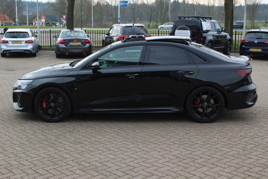 Audi RS3 Limousine 2.5 TFSI quattro / Verlengd Garantie / Milltek / Keramisch / Panoramadak / Camera / Head-up / B&O / Matrix LED / ACC / Leder